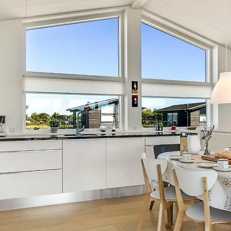 בית נופש 3 Bedroom Lovely In
