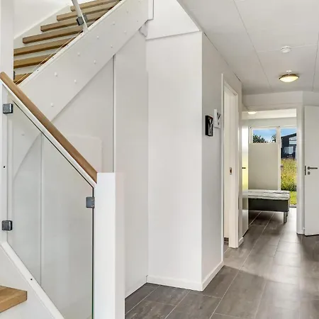 3 Bedroom Lovely In בית נופש פרדריקשבן